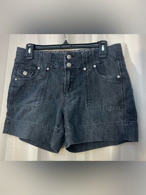 Dakota Blue Dark Wash Denim Utility Shorts
Double Button Size 4